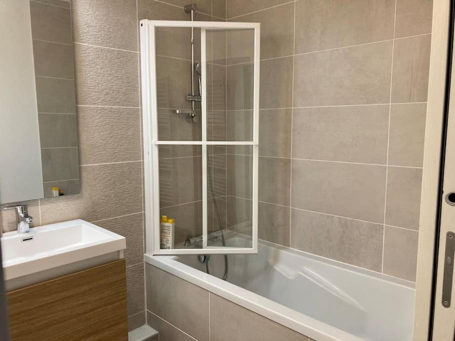 Apartmán Quai Sud - Gare, 100 M2, Parking, Wifi, Superette, Lave Linge Angers Exteriér fotografie